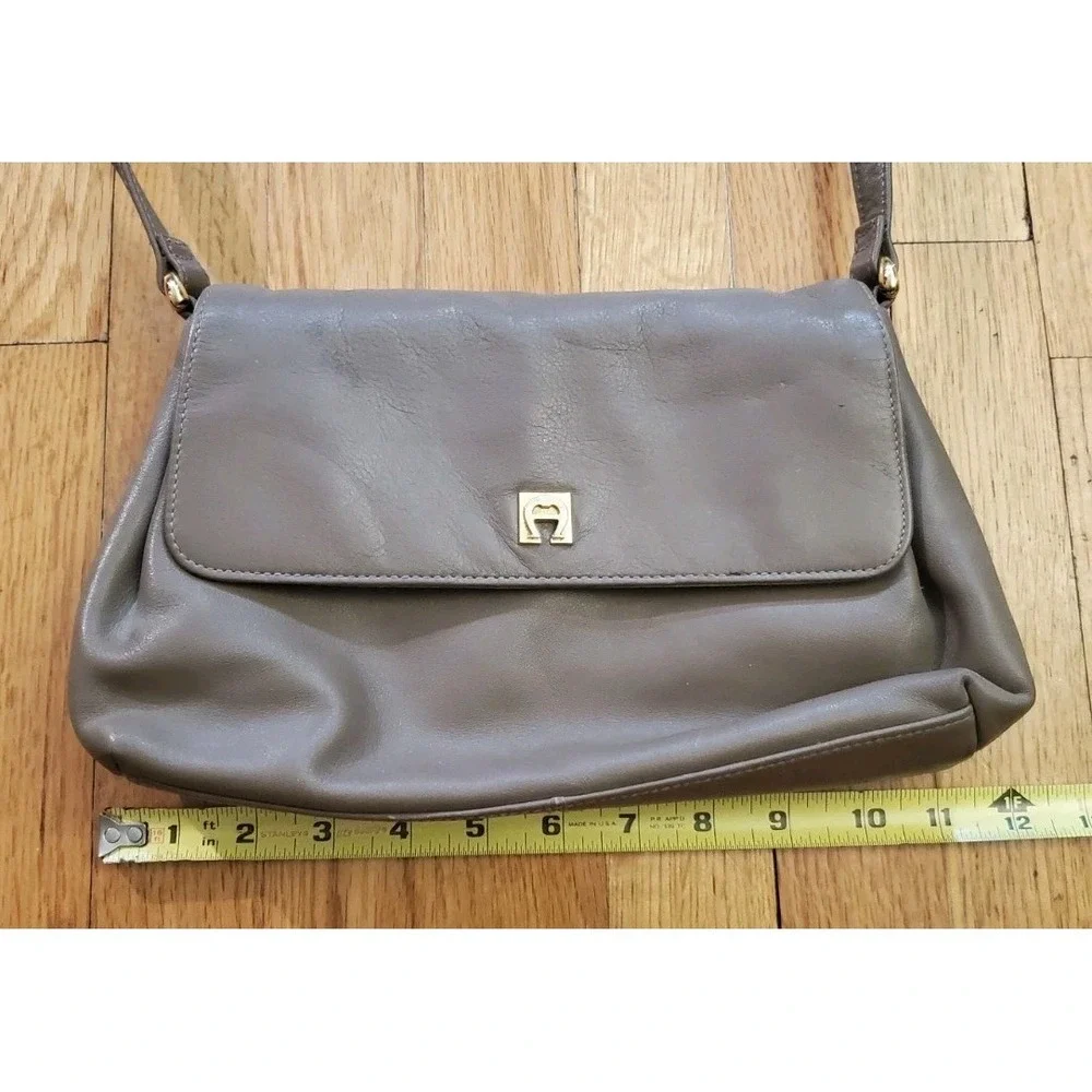 Vintage Etienne Aigner Brown Taupe Leather Purse Horseshoe Logo